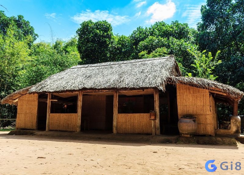 Chiêm bao thấy người lạ bán nhà tranh cho mình là lời nhắc nhở bạn cần tìm hiểu các mối quan hệ quanh mình, tránh để bị lợi dụng